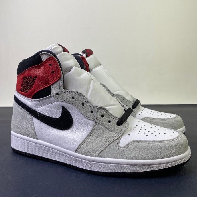 Jordan 1 Retro High Light Smoke Grey