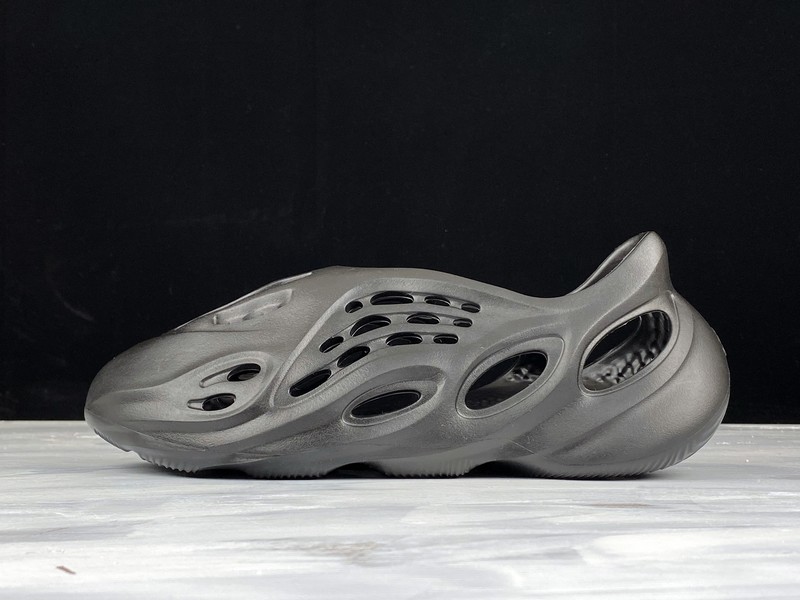 adidas Yeezy Foam Runner Slide Black