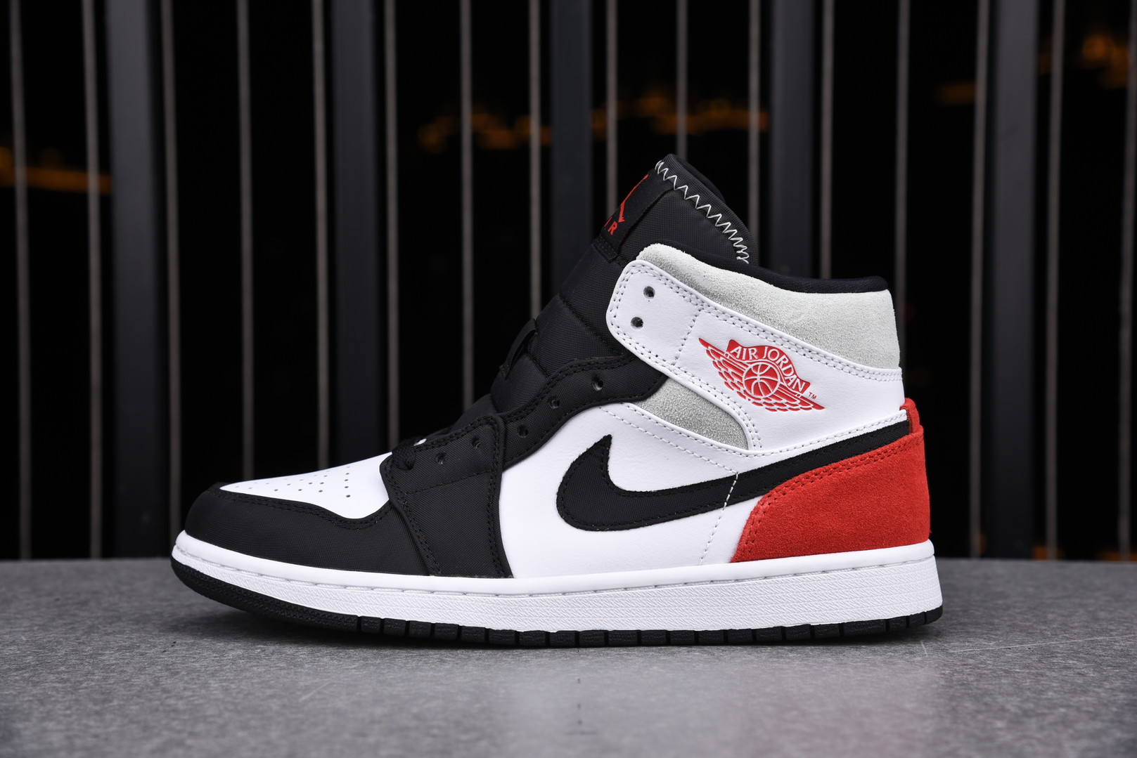 Jordan 1 Mid SE Union Black Toe - Click Image to Close