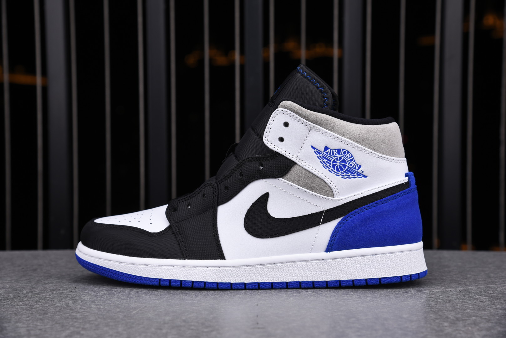 Jordan 1 Mid SE Union Royal - Click Image to Close