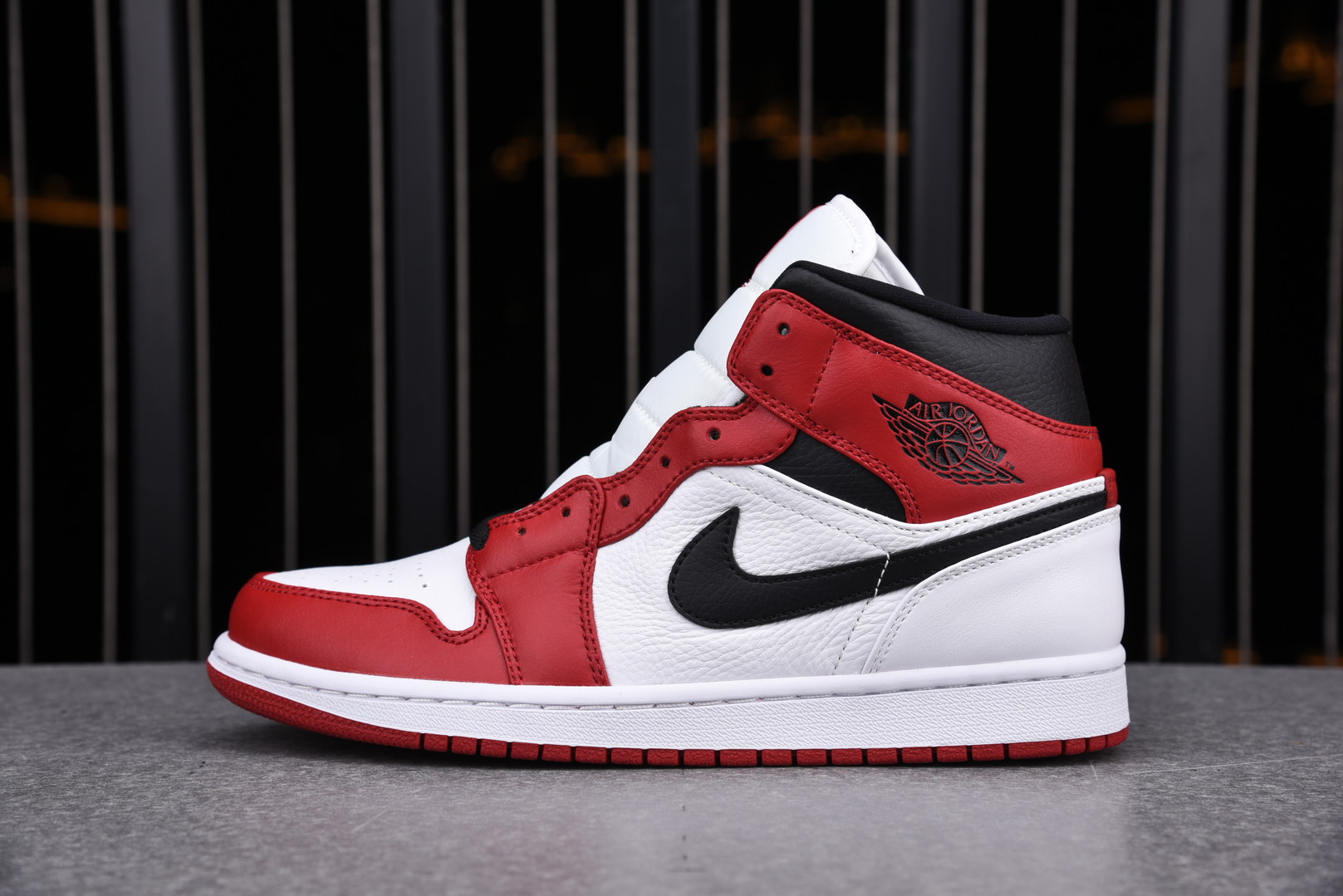 Jordan 1 Mid Chicago