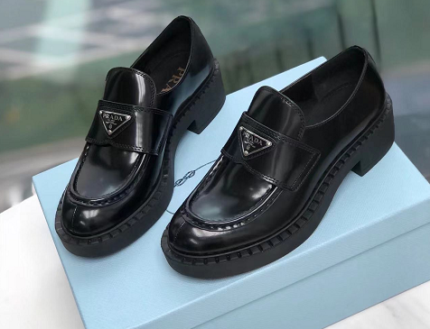 Preda black low leather shoe