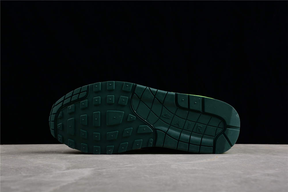 Nike Air Max 1 Uo green