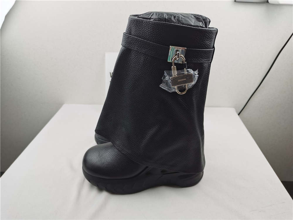 Givenchy Shark Boots Black worn once