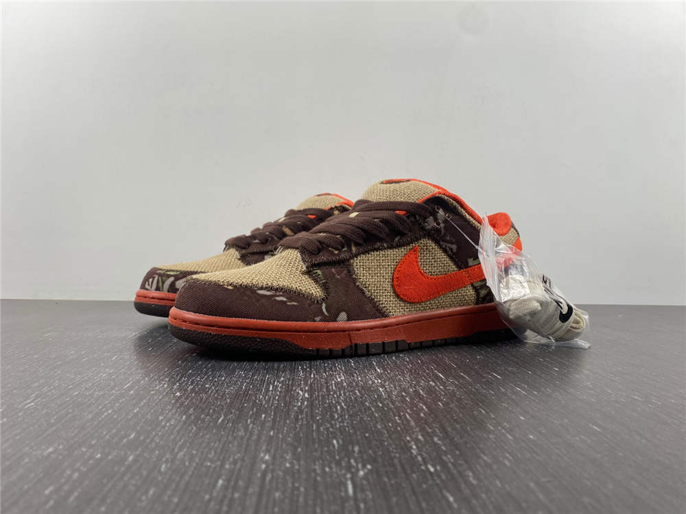 Nike SB Dunk Low Reese Forbes Hunter - Click Image to Close